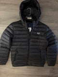 FRED PERRY ΜΠΟΥΦΑΝ - ΜΑΥΡΟ NEW IN