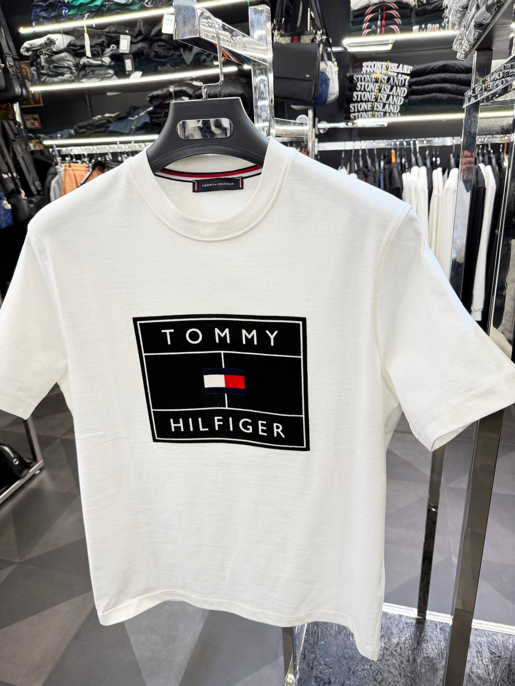 TOMMY HILFIGER T-SHIRT NEW IN