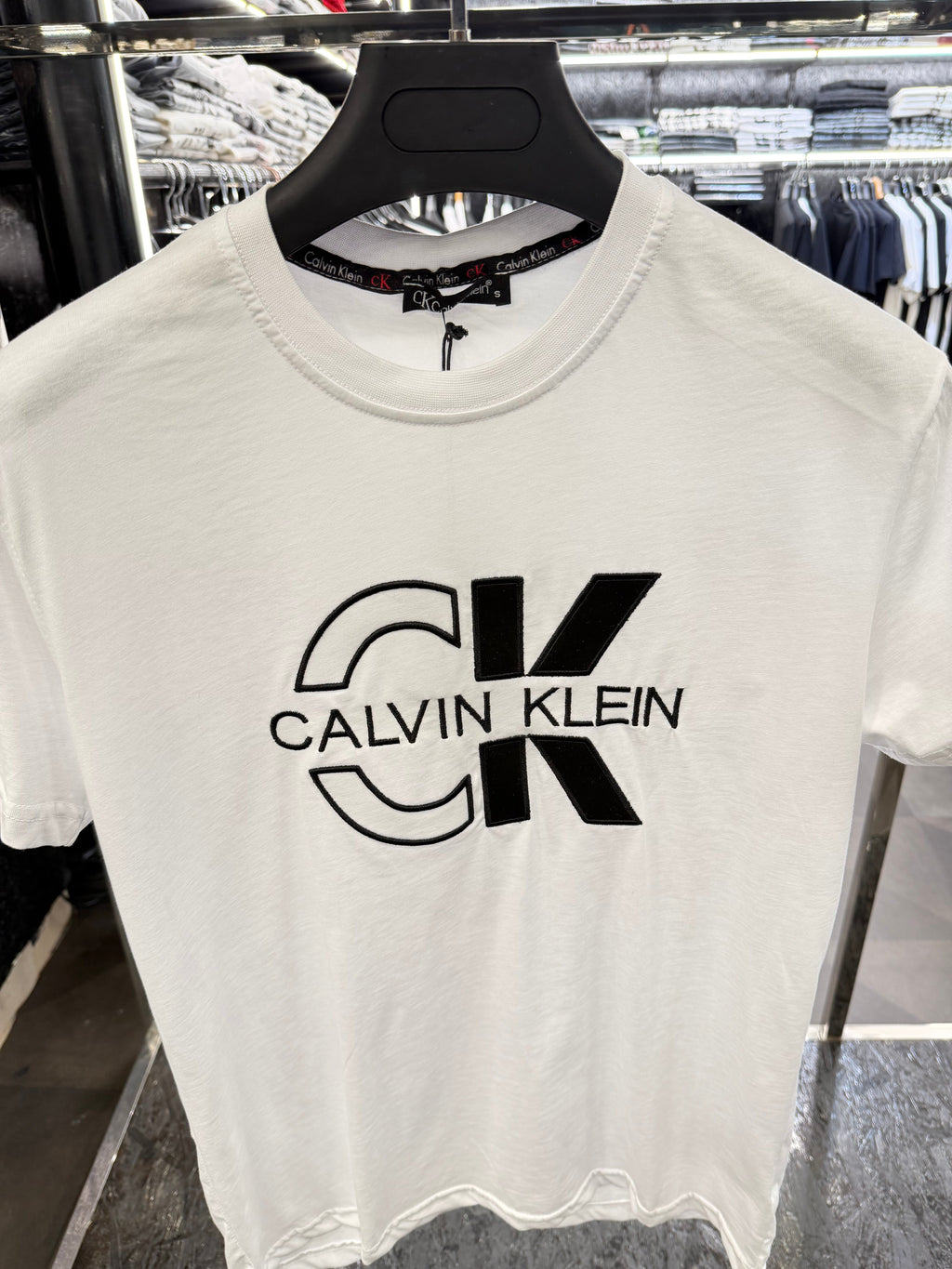 CALVIN KLEIN T-SHIRT NEW IN