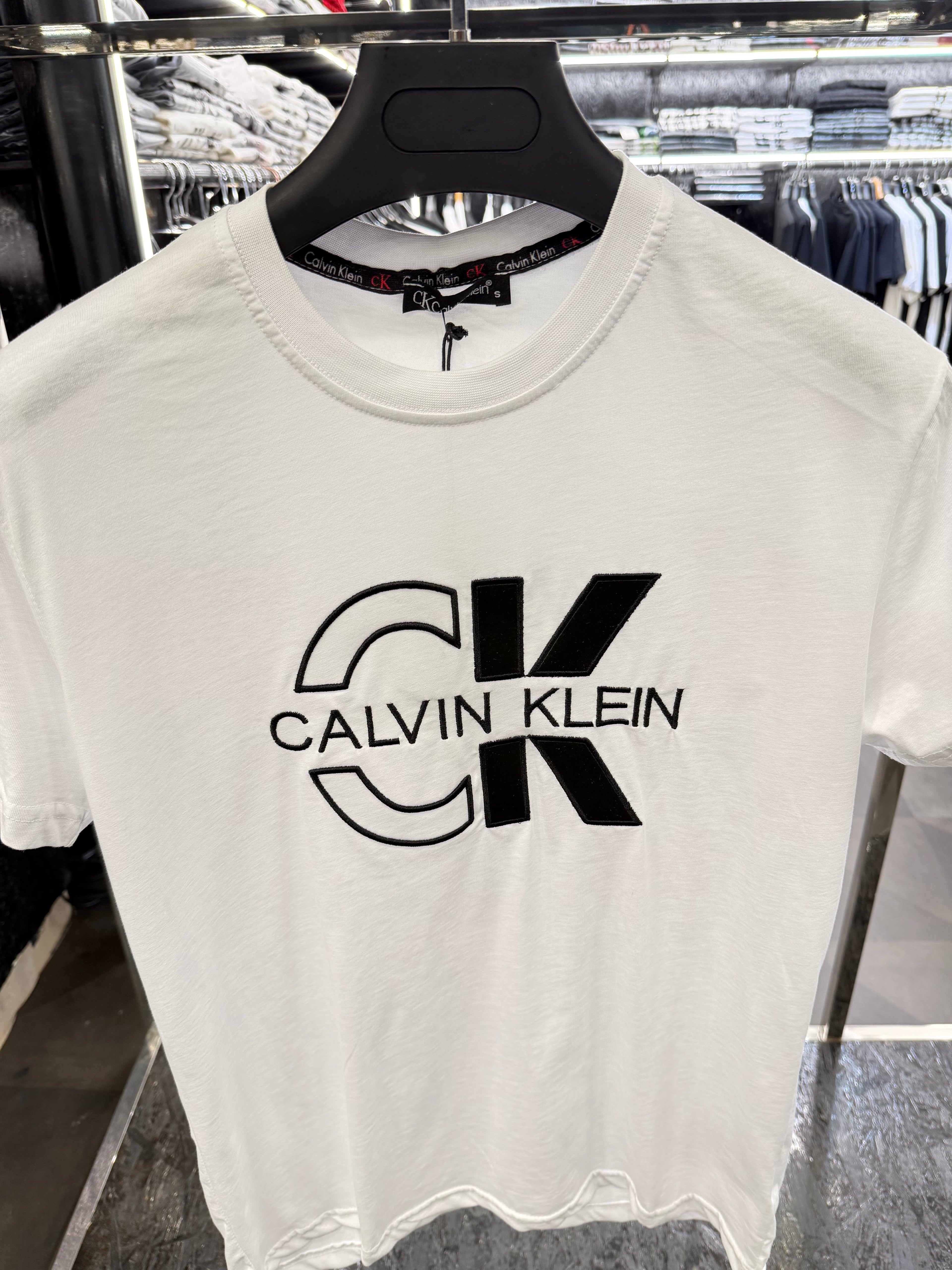 CALVIN KLEIN T-SHIRT NEW IN