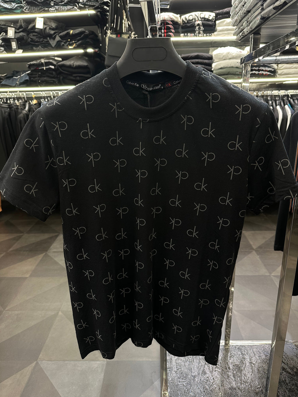 CALVIN KLEIN T-SHIRT NEW IN