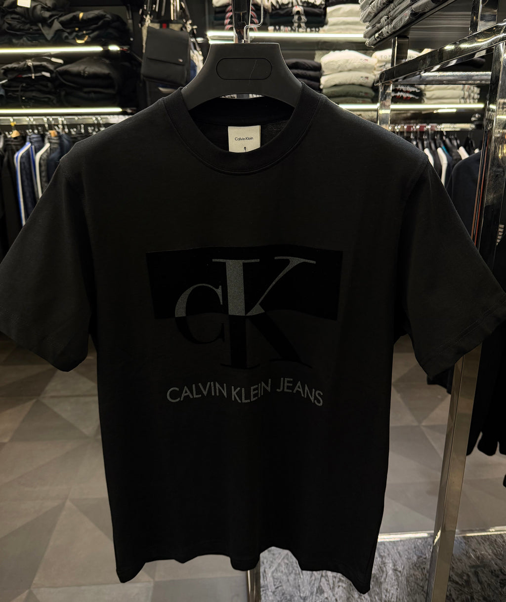 CALVIN KLEIN T-SHIRT NEW IN