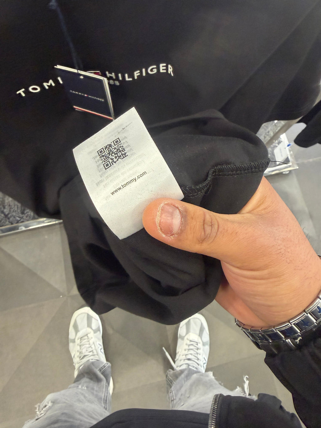 TOMMY HILFIGER T-SHIRT NEW IN