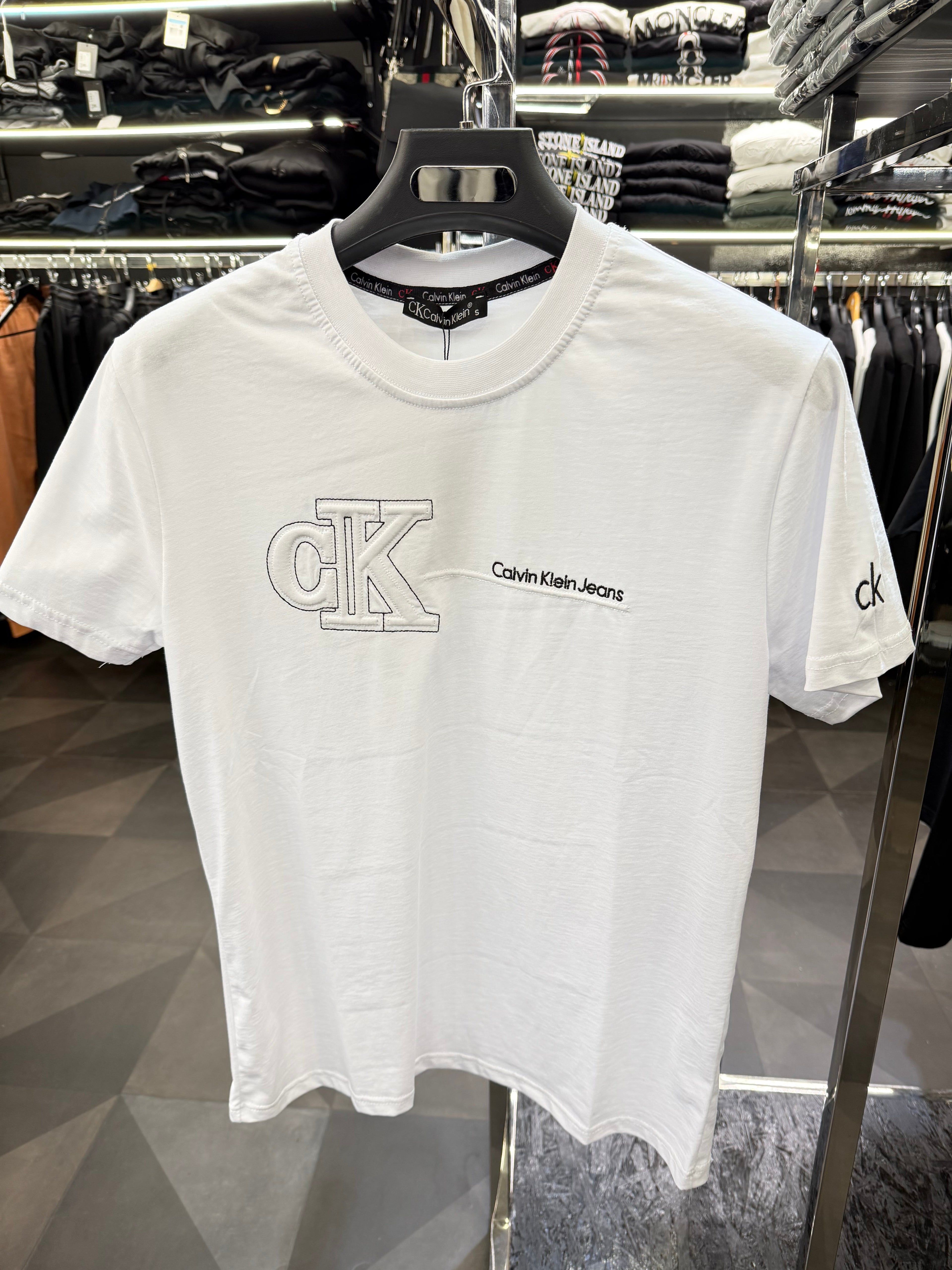 CALVIN KLEIN T-SHIRT NEW IN