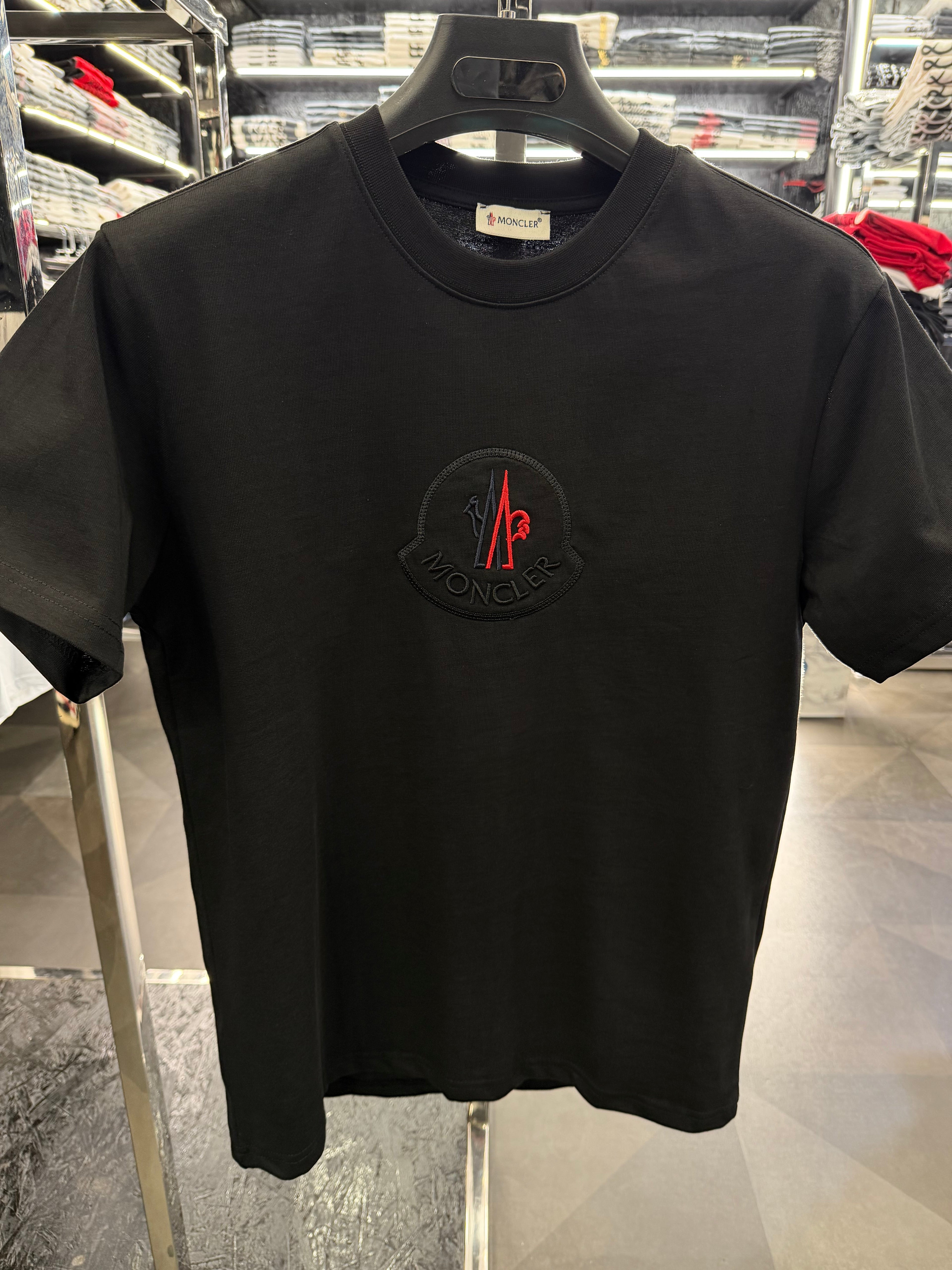 '- T-SHIRT NEW IN