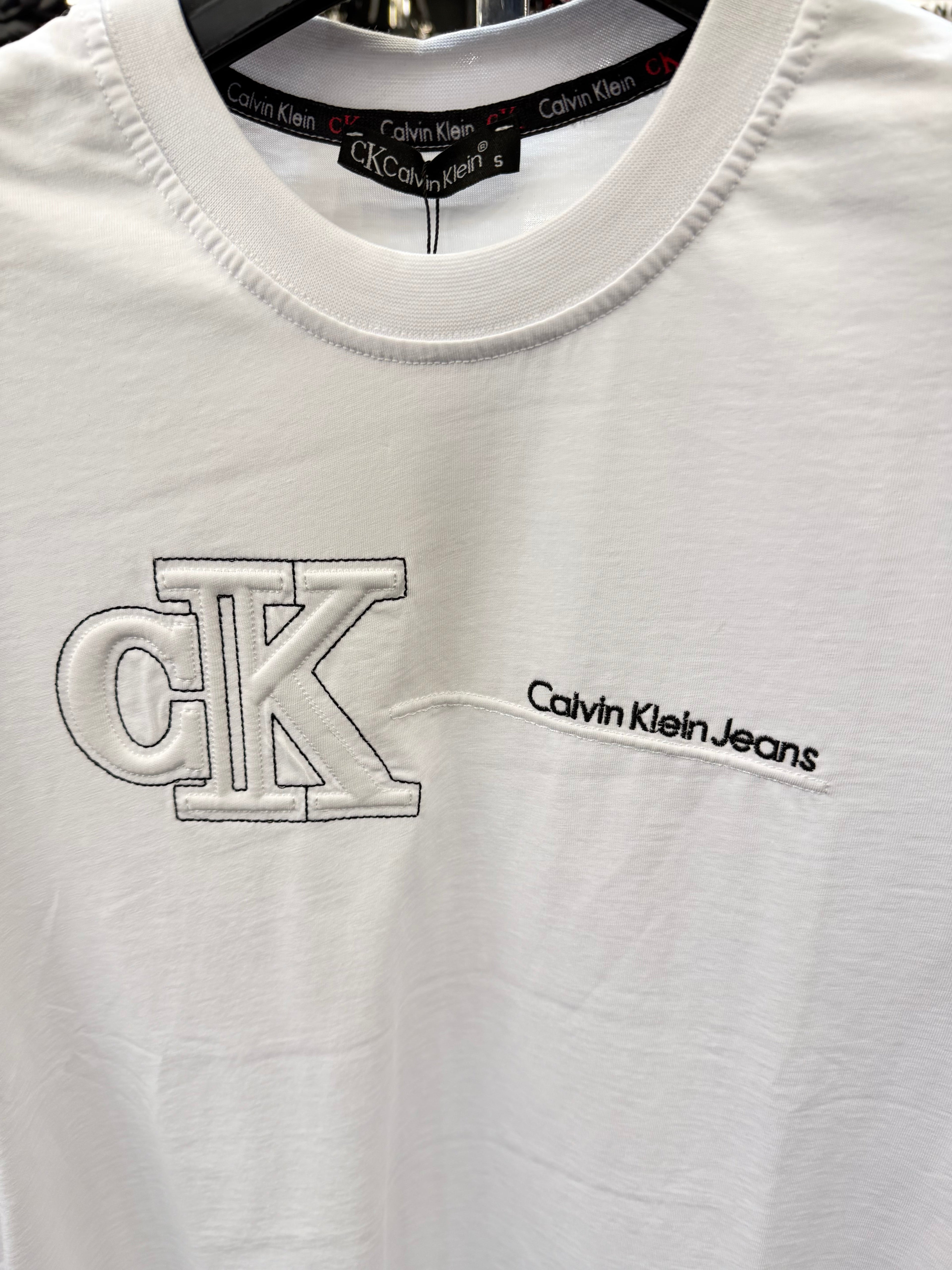 CALVIN KLEIN T-SHIRT NEW IN