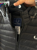 FRED PERRY ΜΠΟΥΦΑΝ - ΜΑΥΡΟ NEW IN