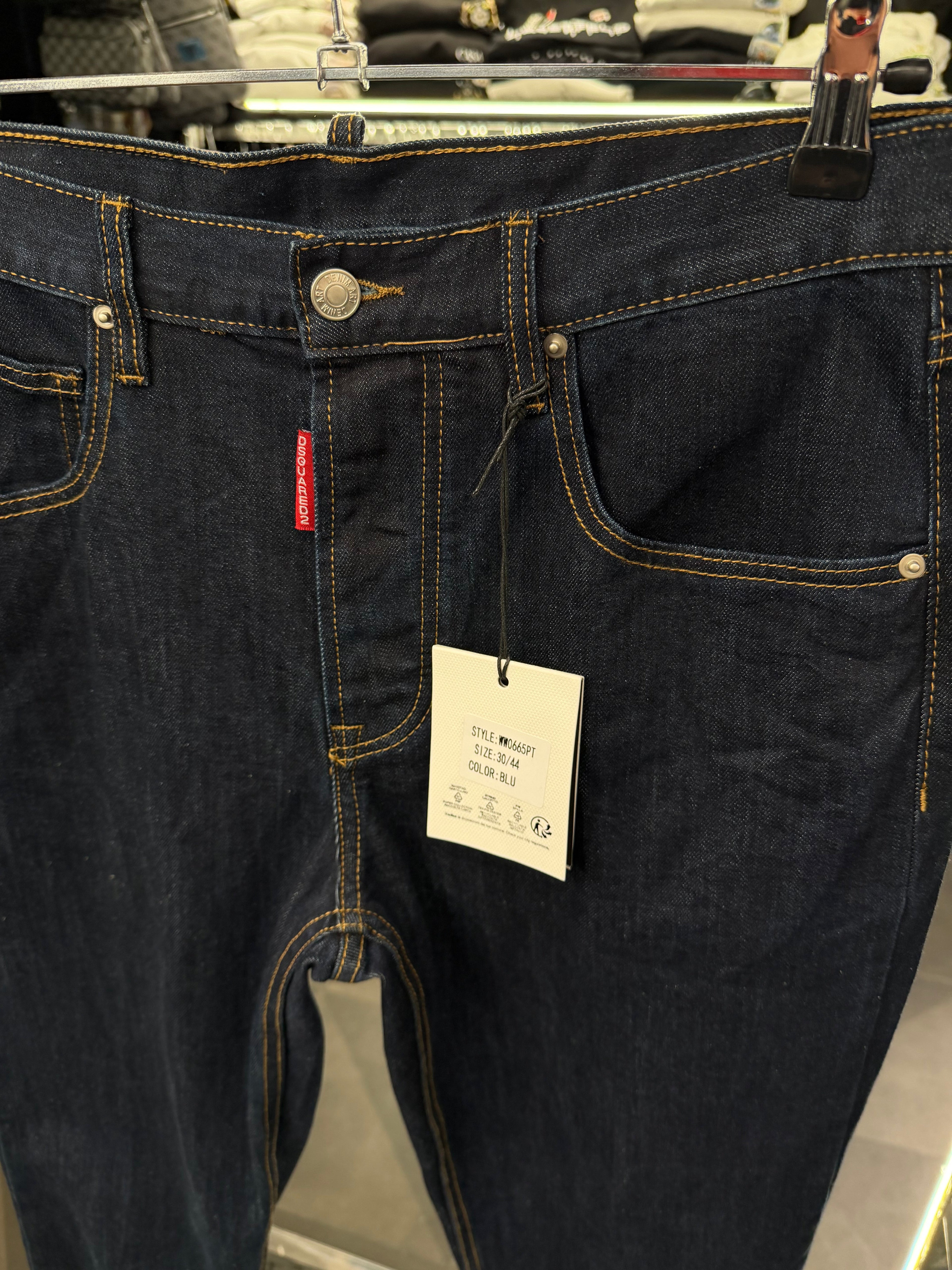 DSQ2  - JEAN 104