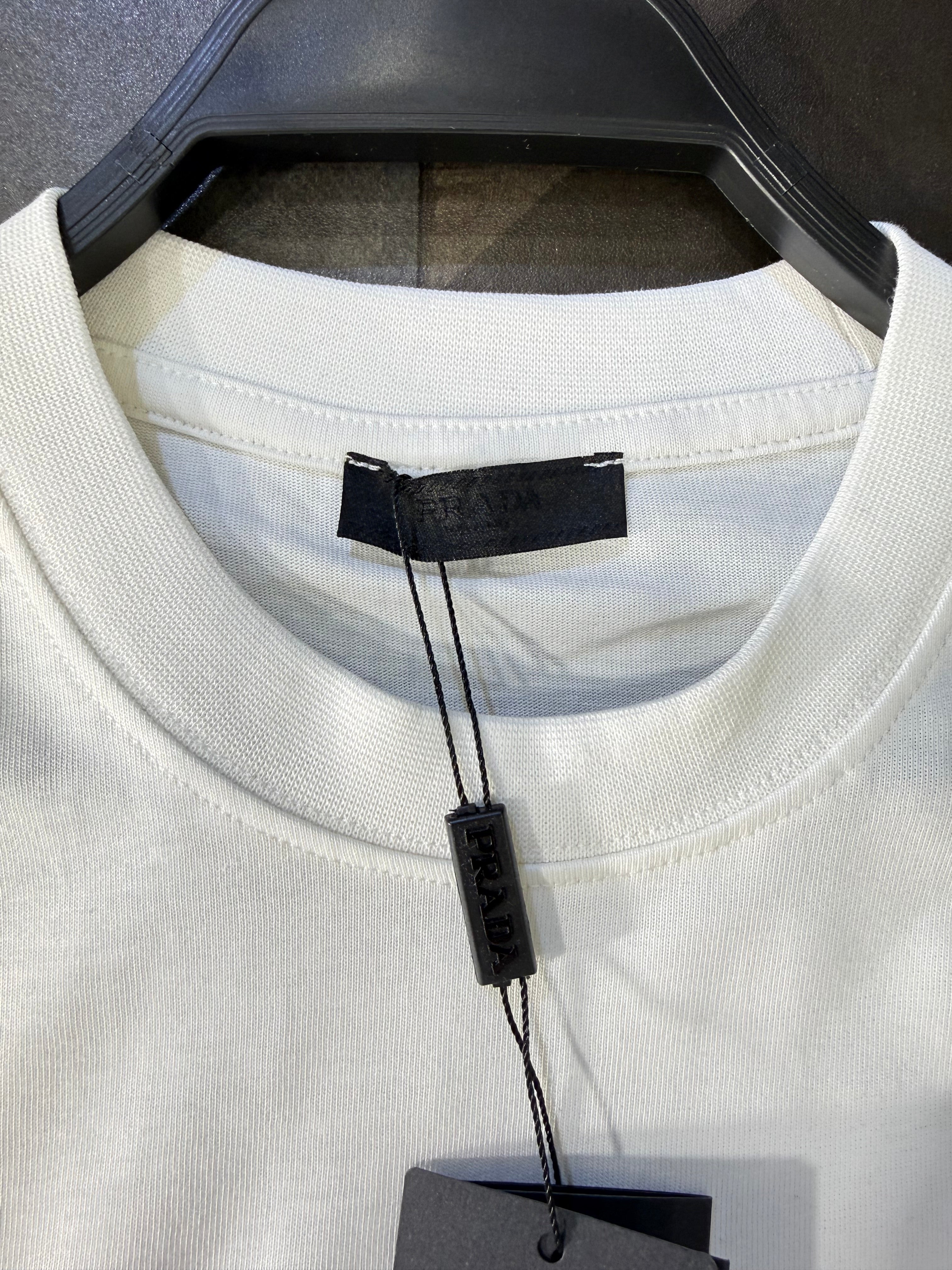 PRADA  T-SHIRT 3A QUALITY