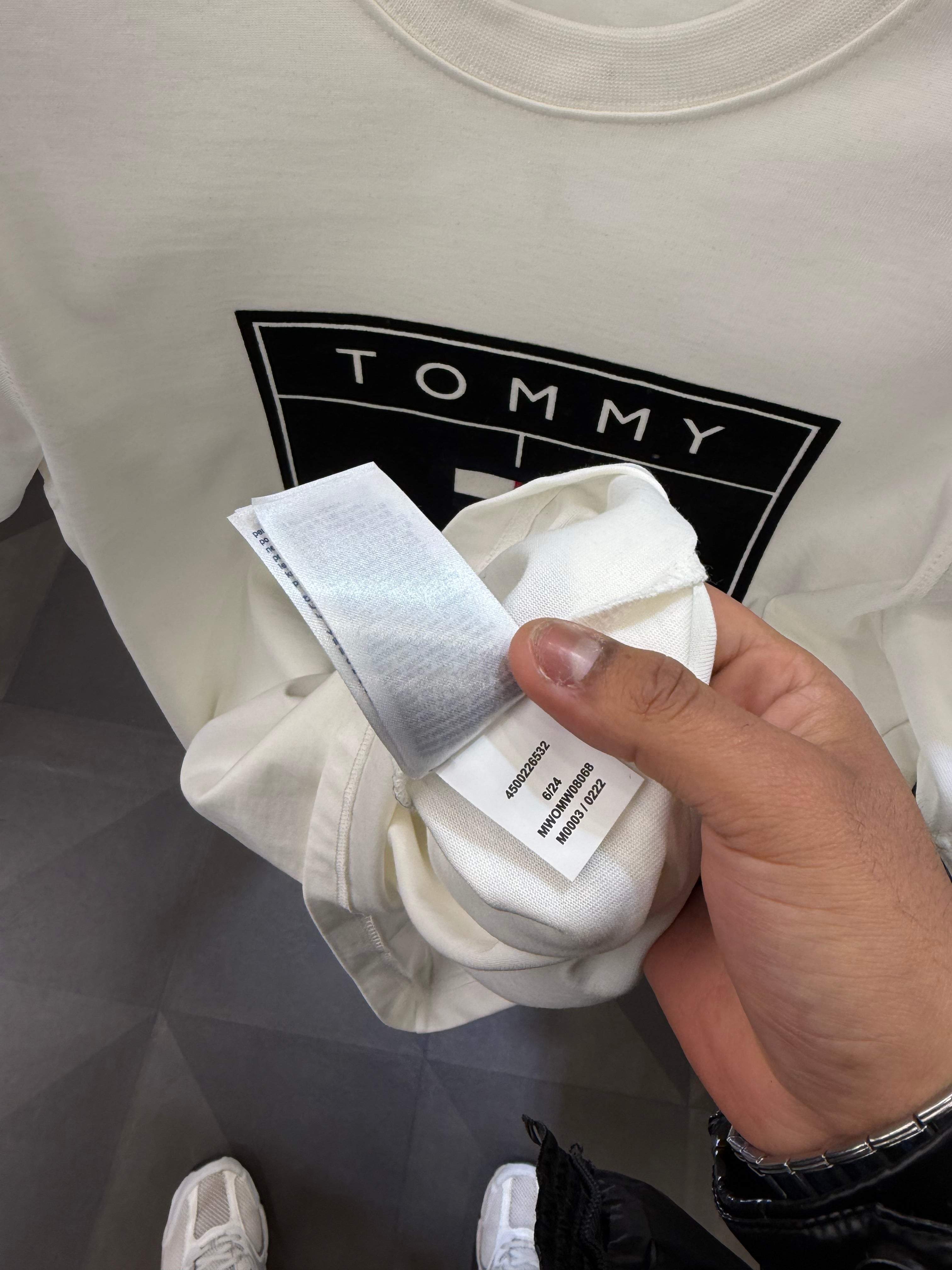 TOMMY HILFIGER T-SHIRT NEW IN