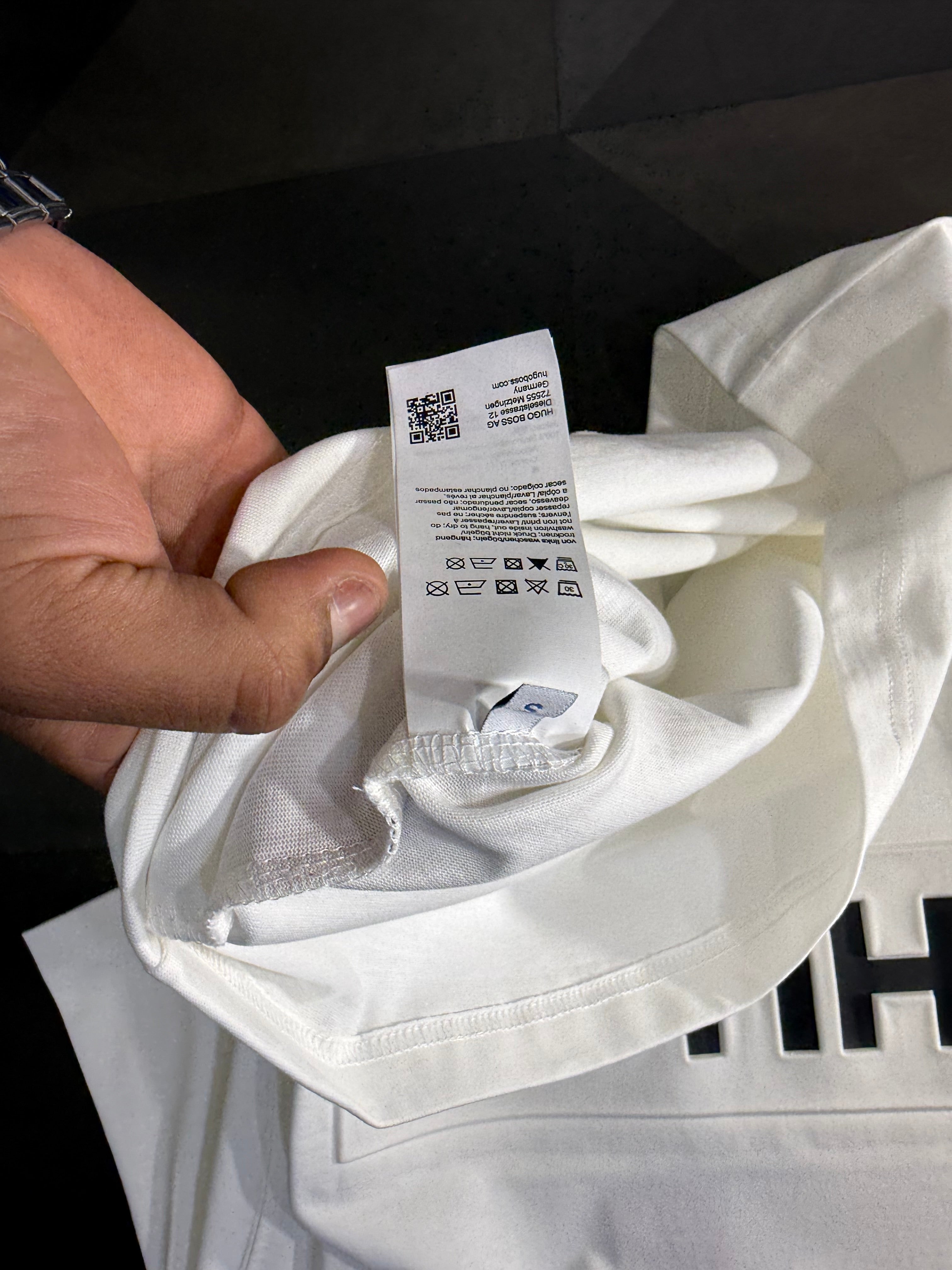 HUGO T-SHIRT 3A QUALITY