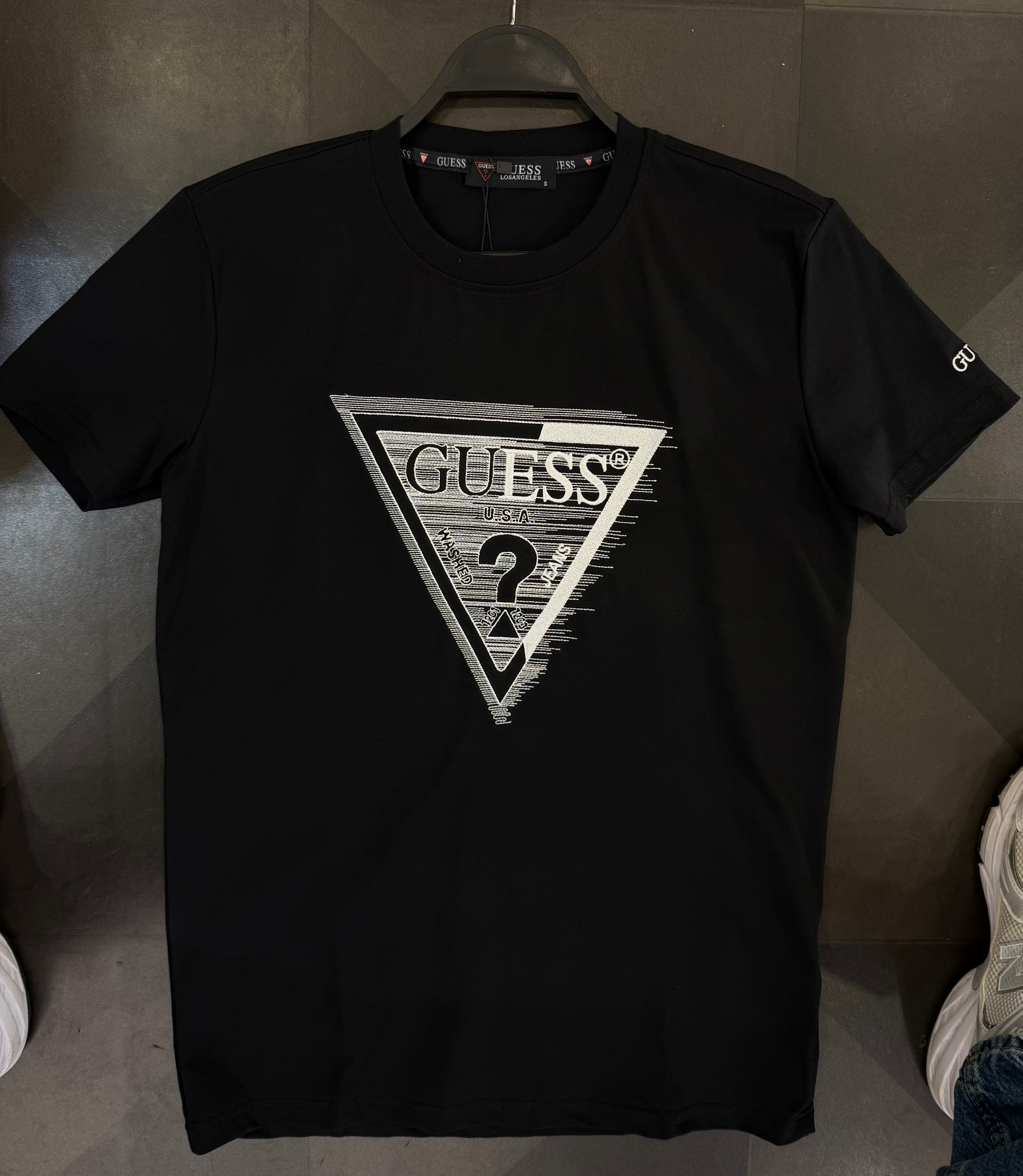 GUESS T-SHIRT 3A QUALITY