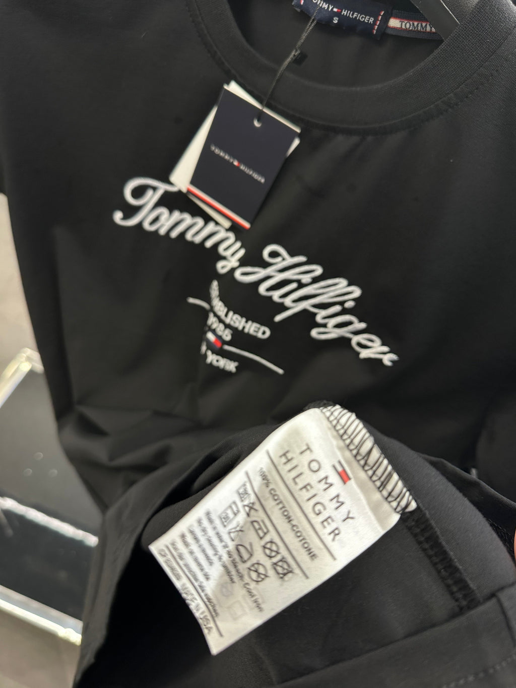 TOMMY HILFIGER - T-SHIRT NEW IN