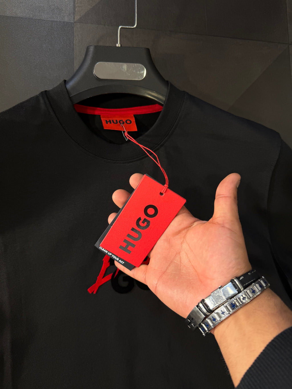 HUGO BOSS  - T-SHIRT NEW IN