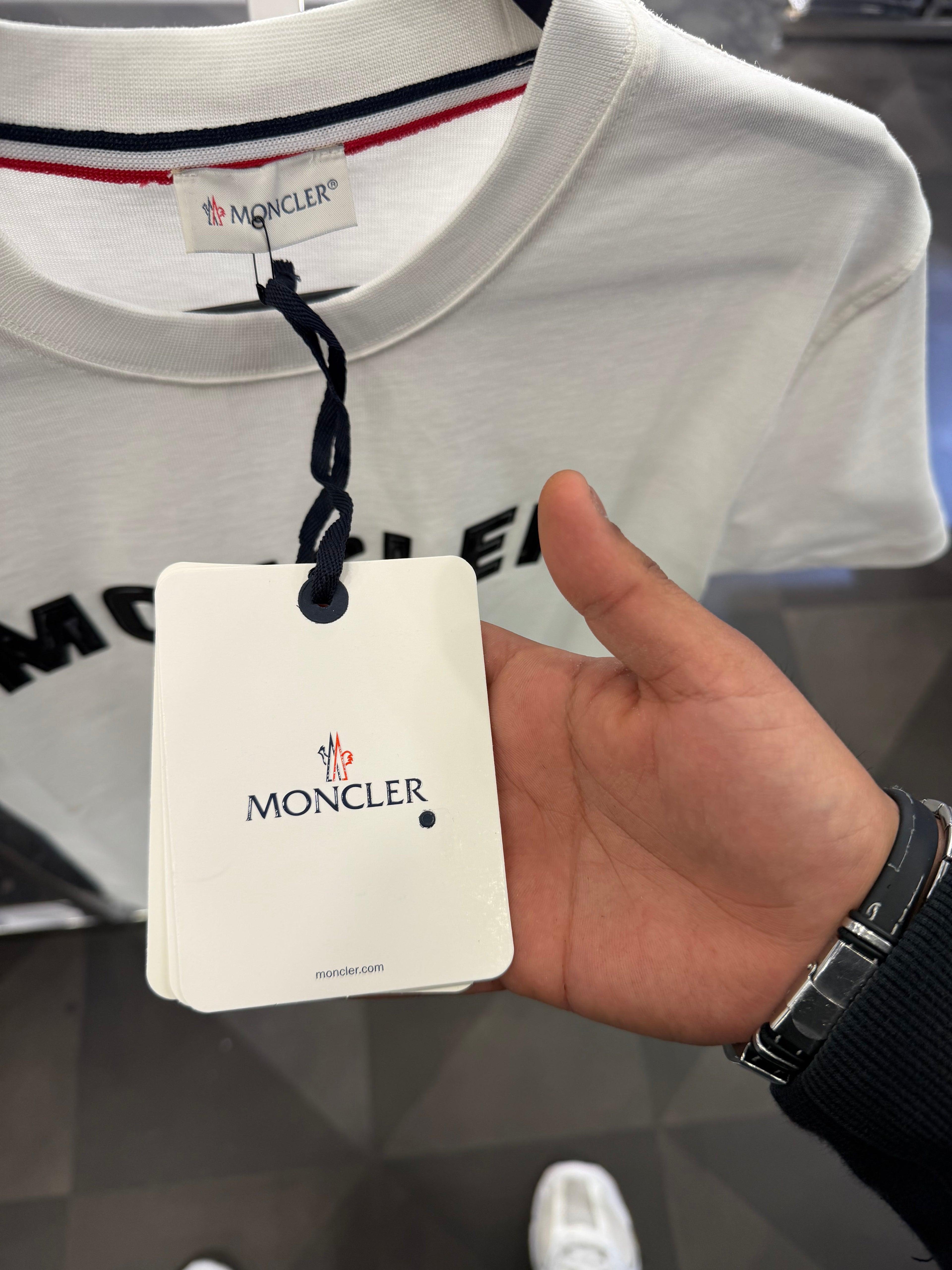 '- T-SHIRT NEW IN