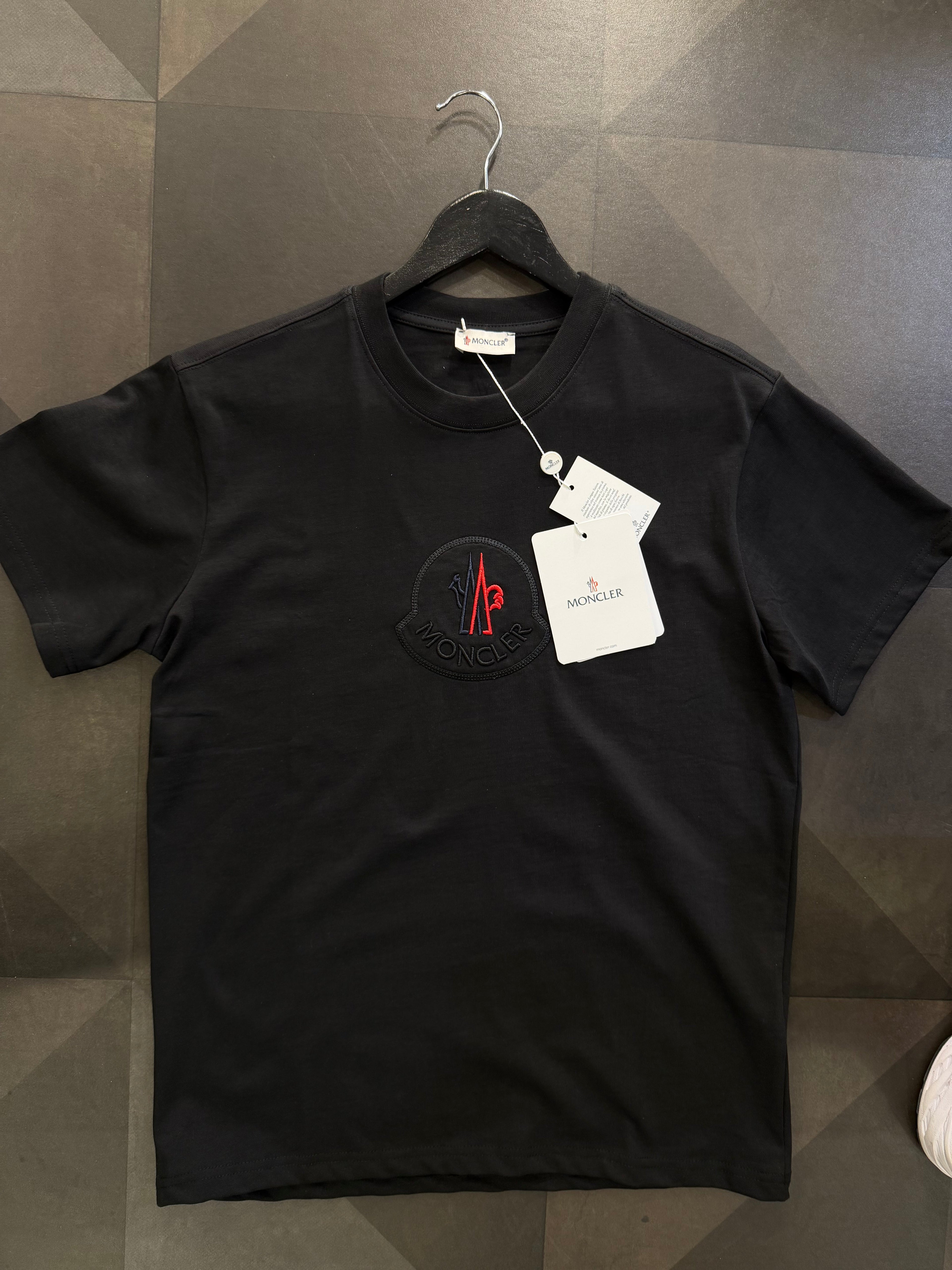 '- T-SHIRT NEW IN