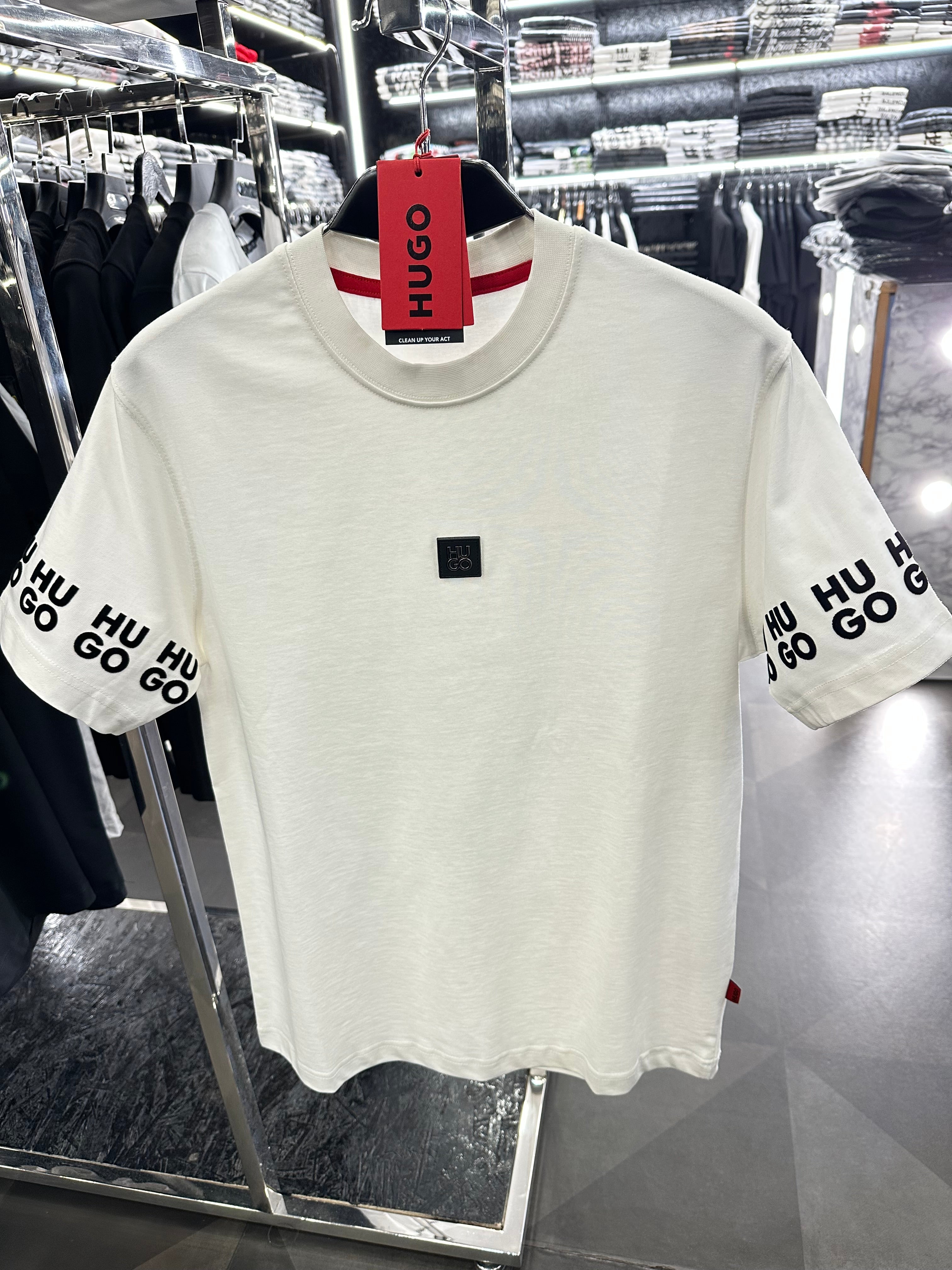 HUGO BOSS - T-SHIRT NEW IN