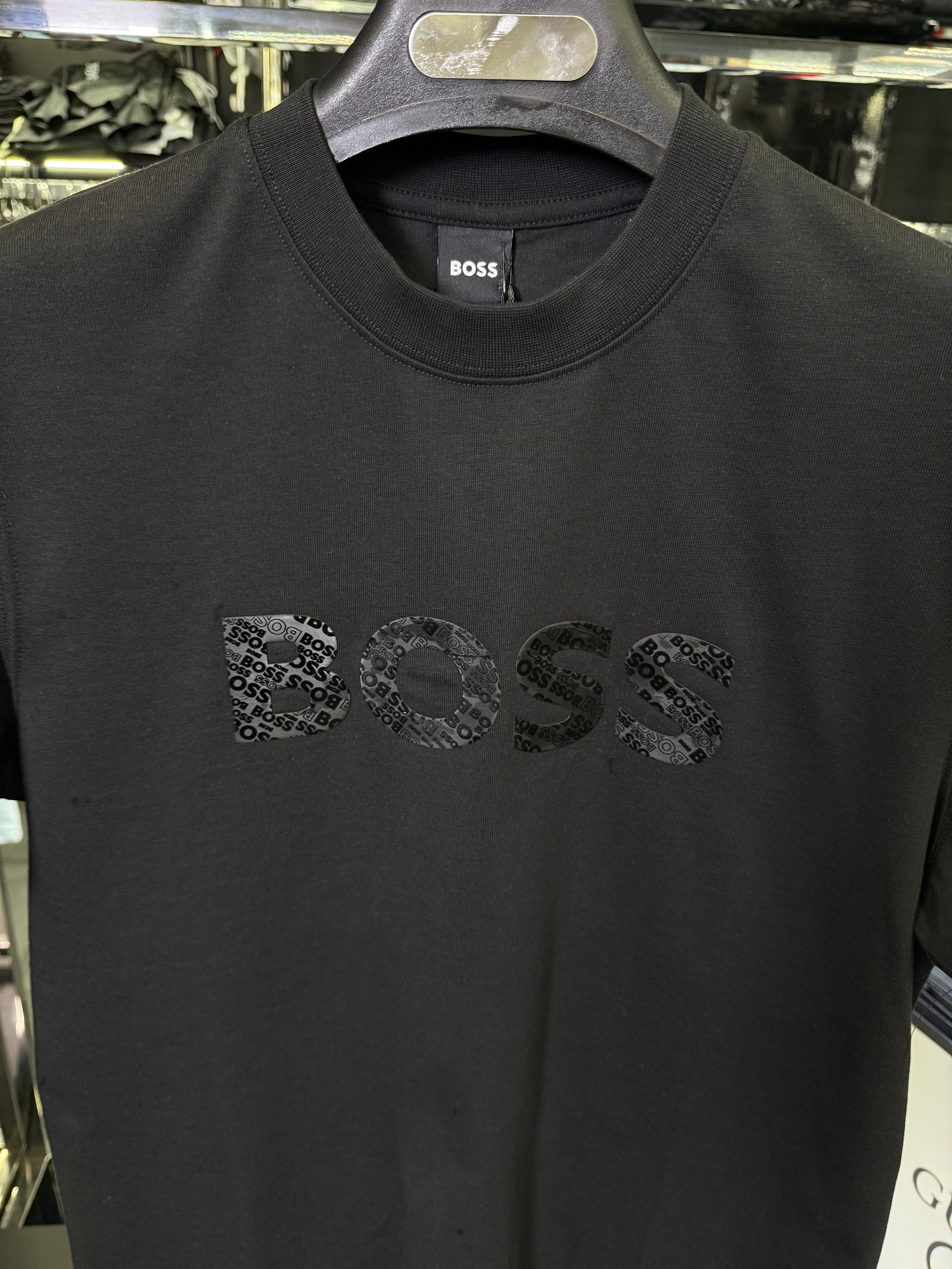 BOSS - T-SHIRT