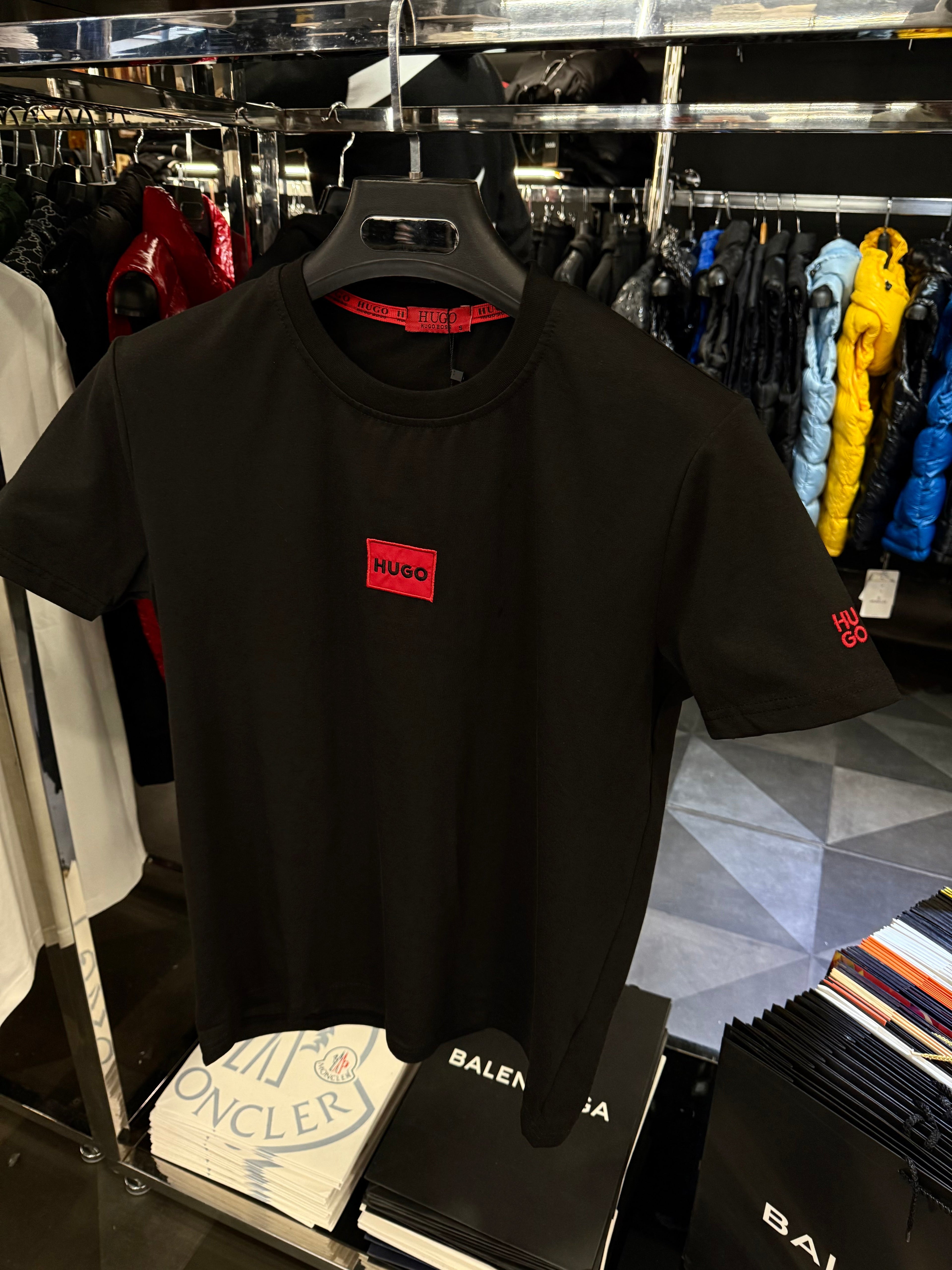 HUGO - T-SHIRT