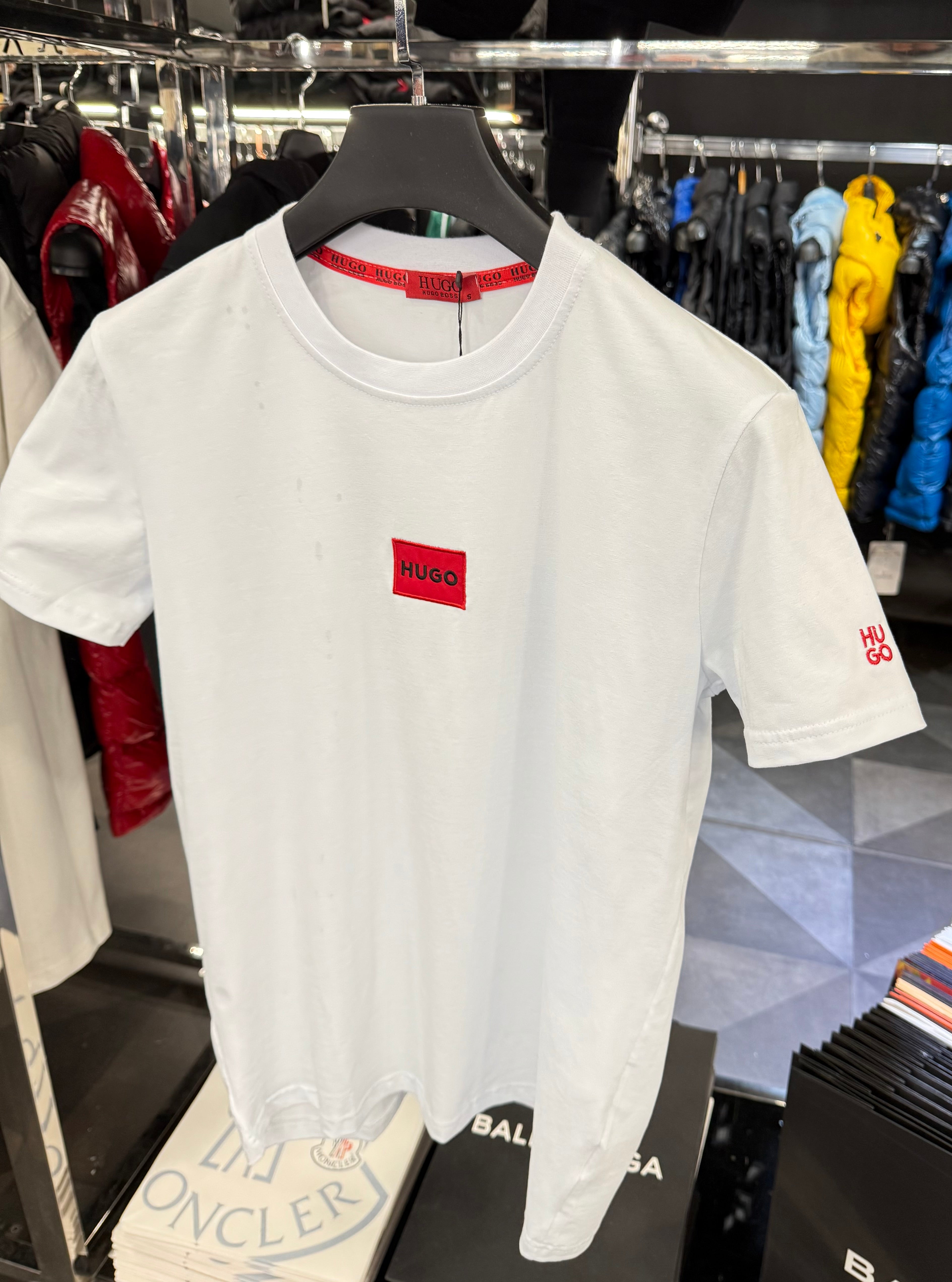 HUGO - T-SHIRT